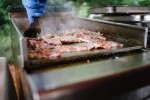 Preparazione live del buffet dei secondi